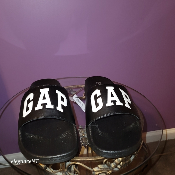 GAP Black/White Logo Pool Slides Sz: 10/11 NWT - Picture 2 of 10